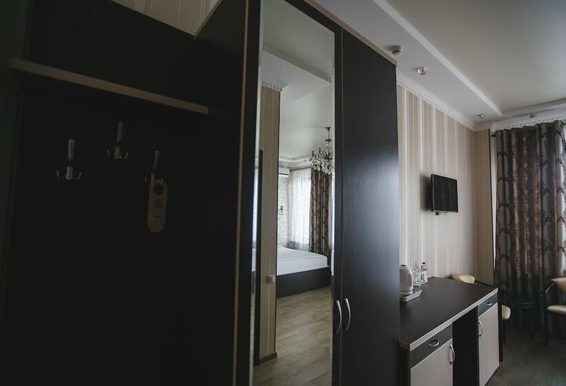 스탠다드 룸, Kavkazskaya Plennitsa