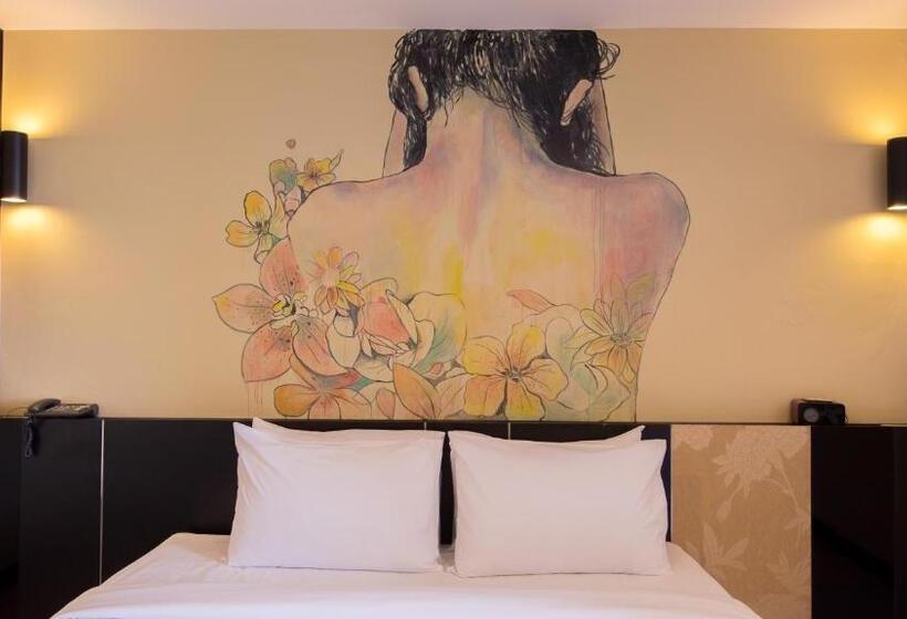 Номер Deluxe, Pentahug