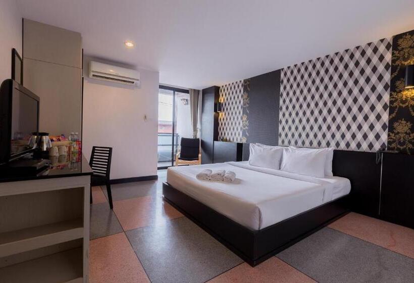 Номер Deluxe, Pentahug