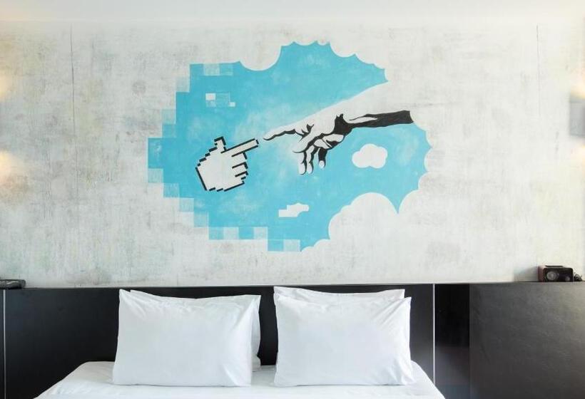 Номер Deluxe, Pentahug