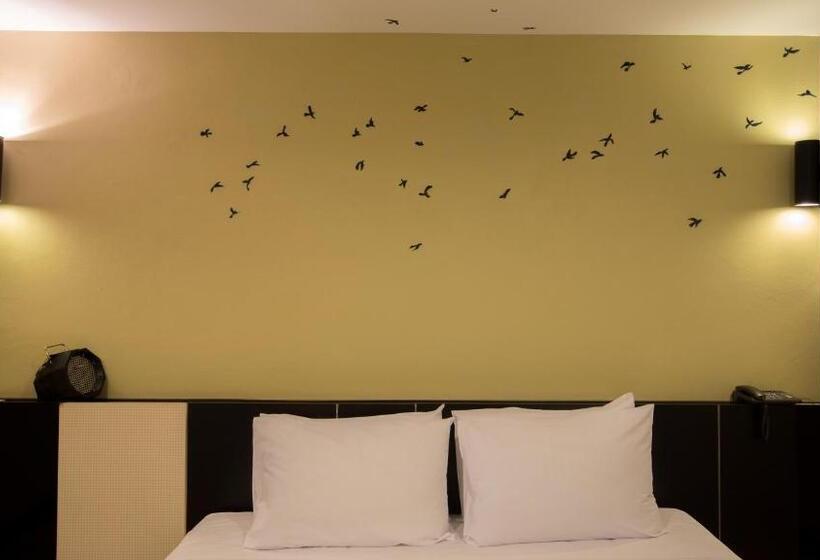 Номер Deluxe, Pentahug