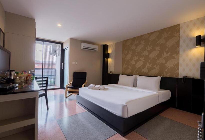 Номер Deluxe, Pentahug