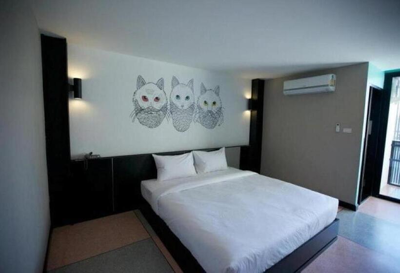 Номер Deluxe, Pentahug