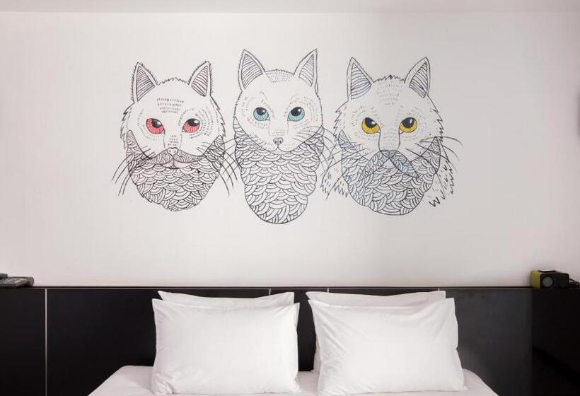 Номер Deluxe, Pentahug