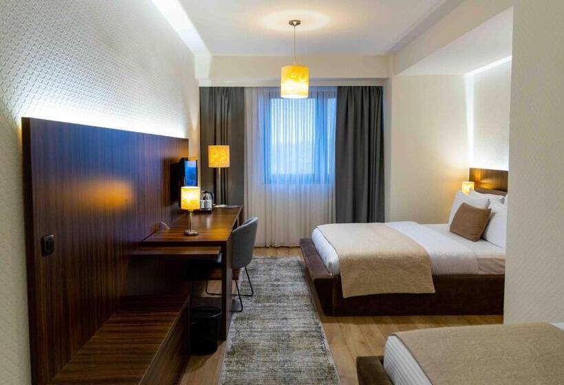 اتاق استاندارد سه نفره, Sirius