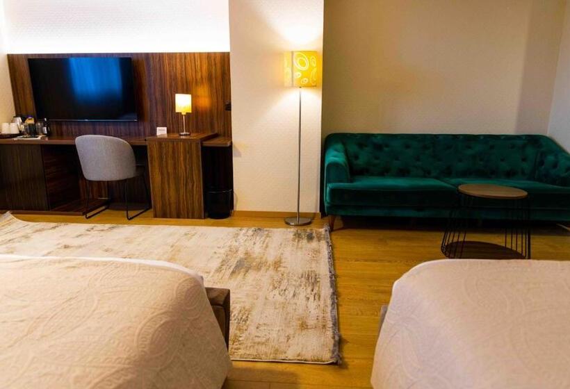 اتاق استاندارد سه نفره, Sirius