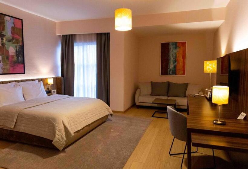 اتاق لوکس, Sirius