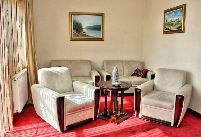 سوییت, Villa Majur