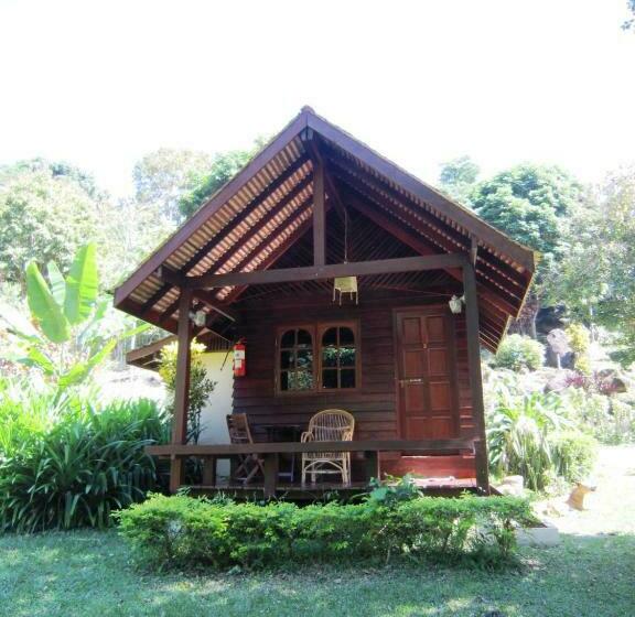 스탠다드 방갈로, Phanom Bencha Mountain Resort