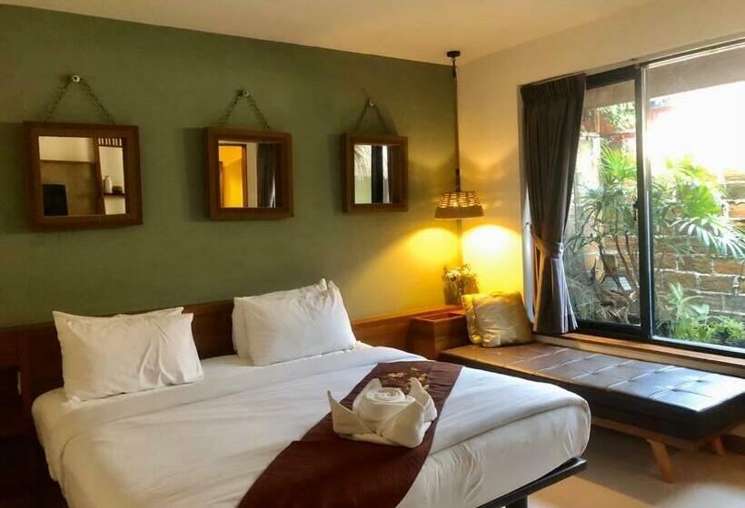 غرفة قياسية مطلّة علي الحديقة, Ploy Resort