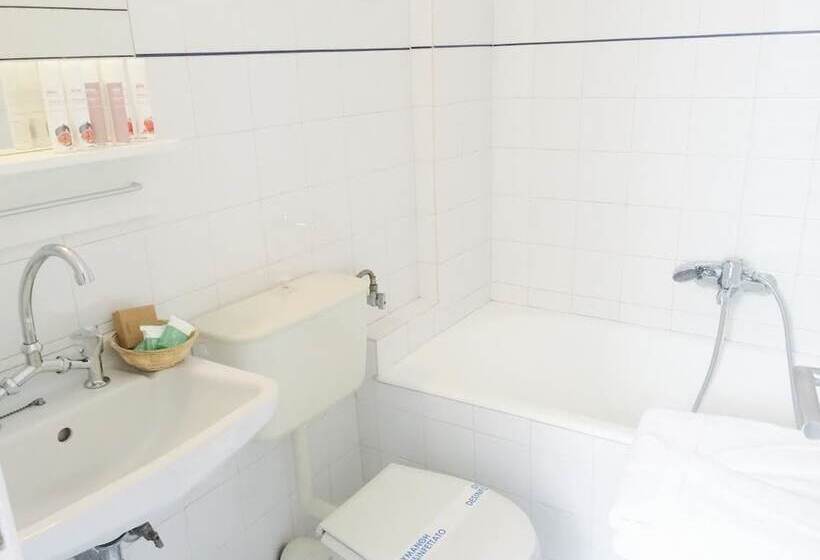 اتاق سوپریور با چشمانداز کوهستان, Evi Evan