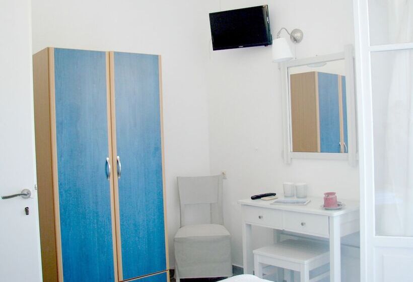 اتاق سوپریور با چشمانداز کوهستان, Evi Evan