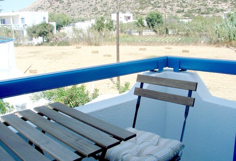 اتاق سوپریور با چشمانداز کوهستان, Evi Evan