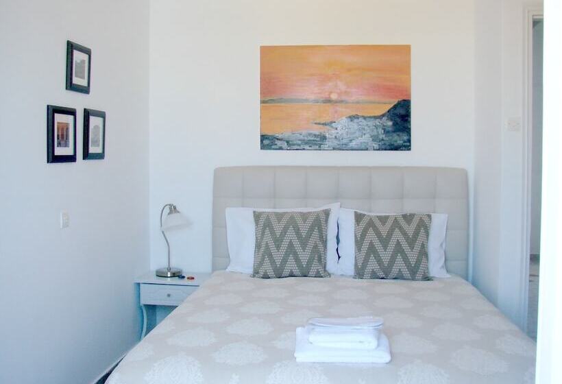 اتاق سوپریور با چشمانداز کوهستان, Evi Evan