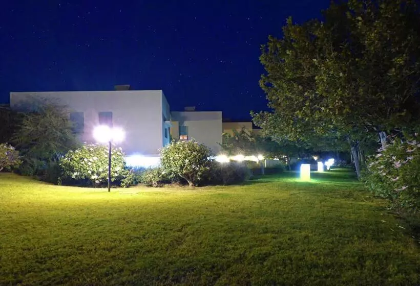 آپارتمان خانوادگی, Nereids Apartments