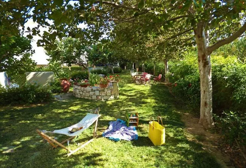 آپارتمان خانوادگی, Nereids Apartments