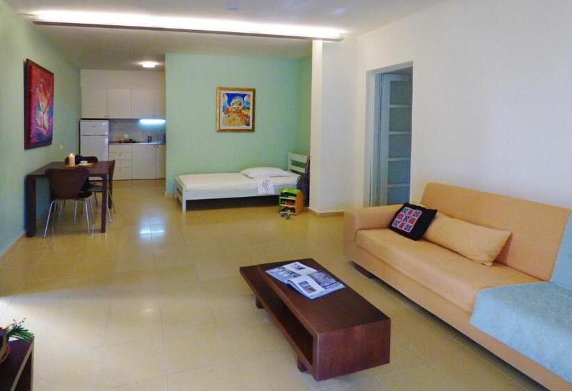 Семейные Апартаменты, Nereids Apartments