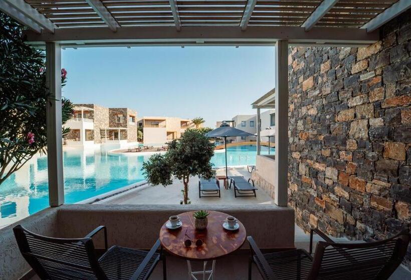 חדר סופריור נוף לבריכה, Ostria Resort & Spa