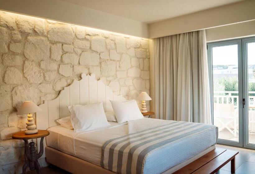Номер Superior Вид на Бассейн, Ostria Resort & Spa