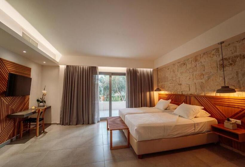 חדר סופריור נוף לבריכה, Ostria Resort & Spa