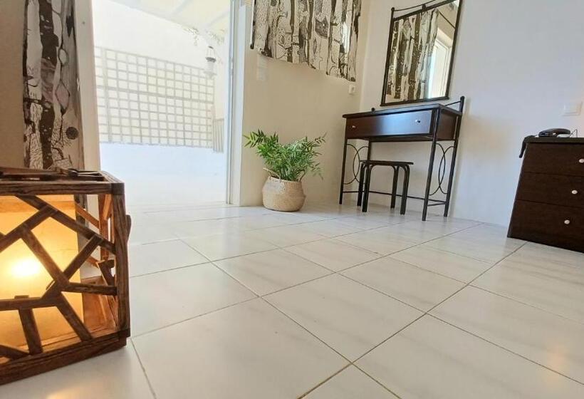 اتاق اکونومی, Koukounari 2 Rooms