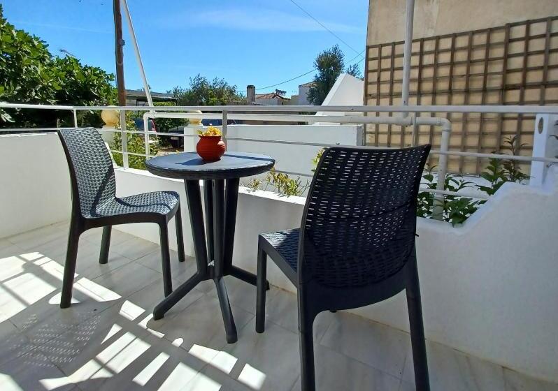 اتاق اکونومی, Koukounari 2 Rooms