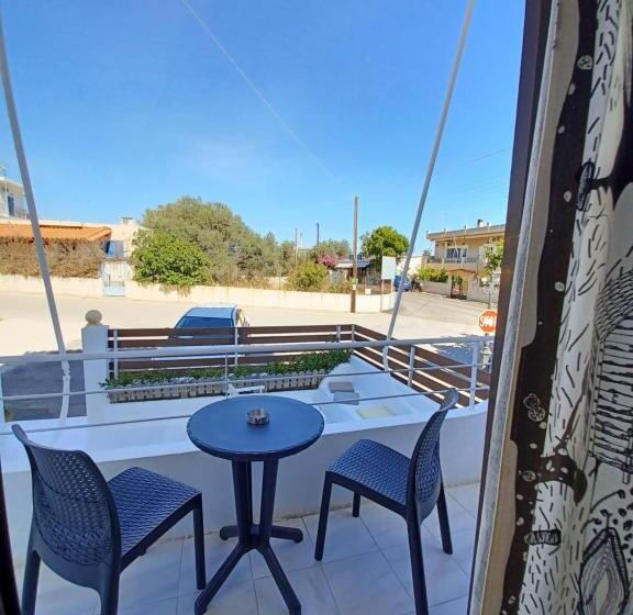 اتاق اکونومی, Koukounari 2 Rooms