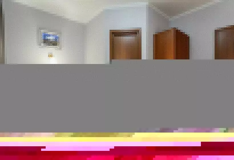 اتاق راحتی, Mayak Hotel