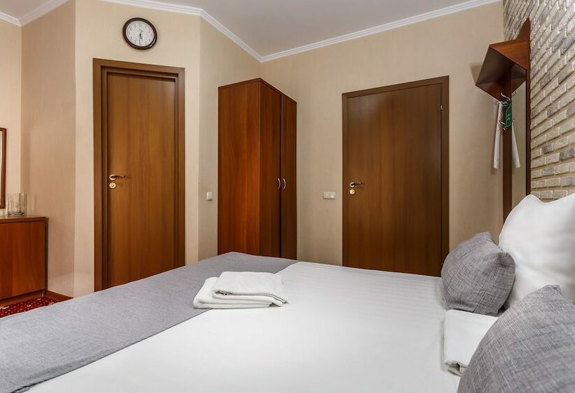 اتاق راحتی, Mayak Hotel