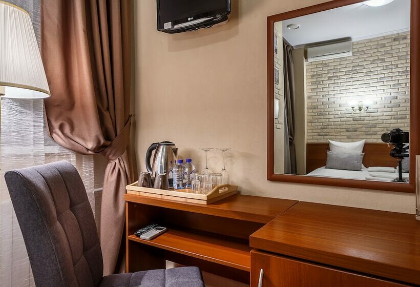 اتاق راحتی, Mayak Hotel