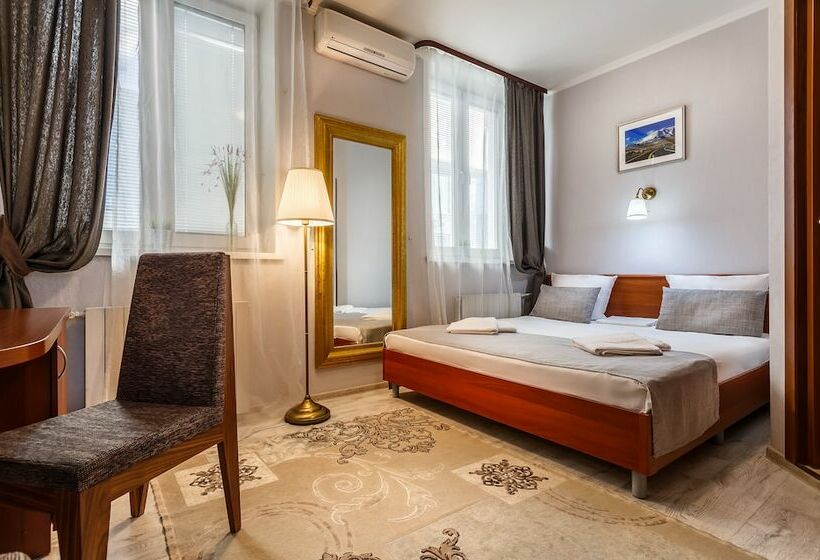 اتاق راحتی, Mayak Hotel