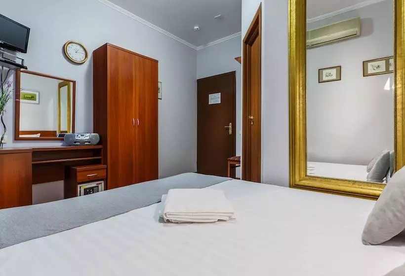 اتاق استاندارد, Mayak Hotel