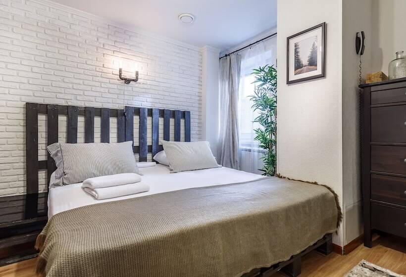 اتاق راحتی, Mayak Hotel