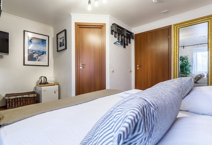 اتاق راحتی, Mayak Hotel