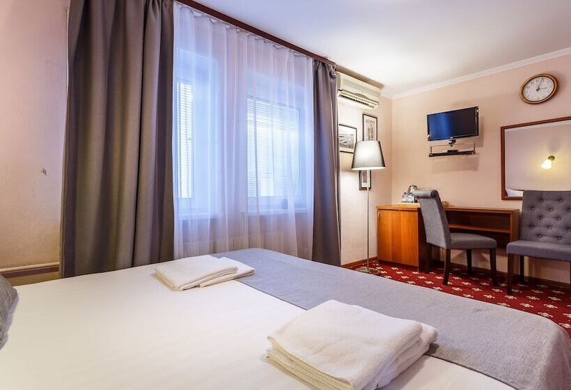 اتاق راحتی, Mayak Hotel