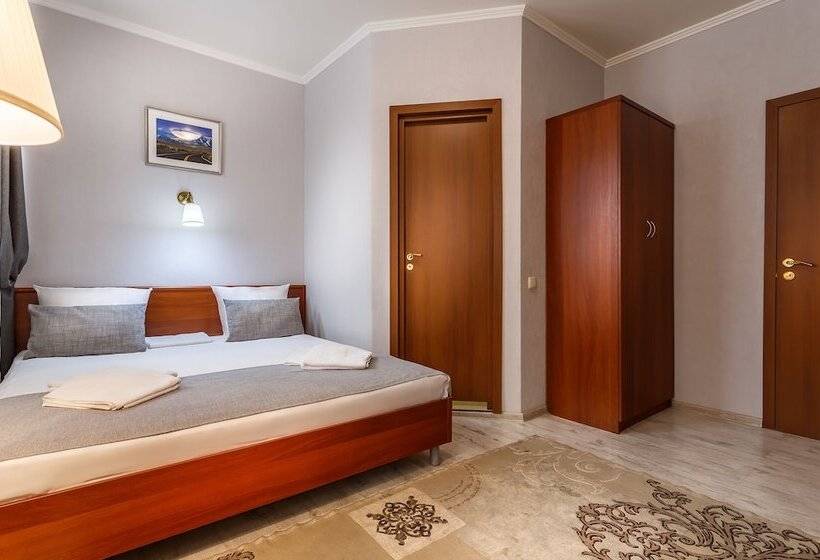 اتاق راحتی, Mayak Hotel