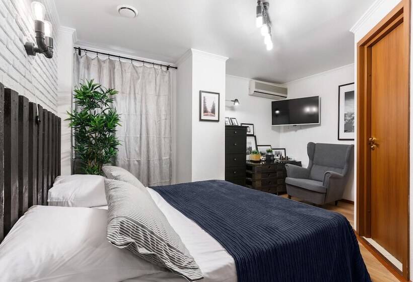 اتاق راحتی, Mayak Hotel