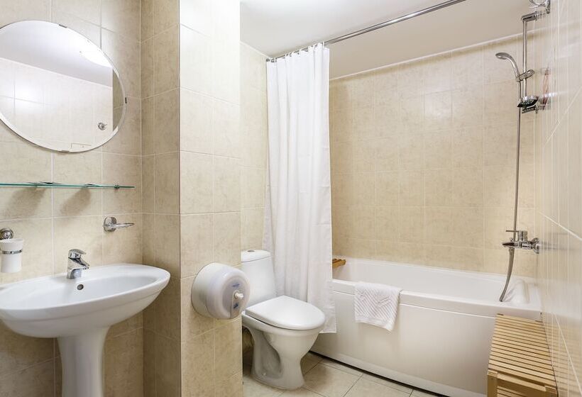 سوییت جونیور, Mayak Hotel