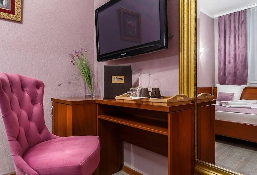 سوییت جونیور, Mayak Hotel
