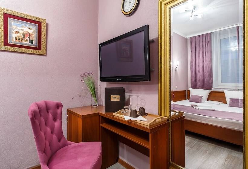 سوییت جونیور, Mayak Hotel