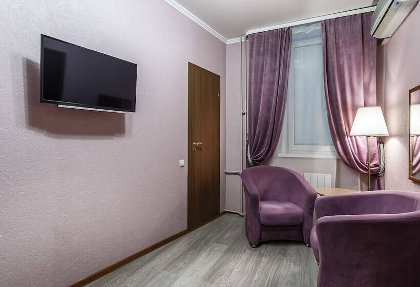 سوییت جونیور, Mayak Hotel