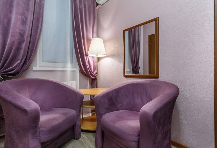 سوییت جونیور, Mayak Hotel