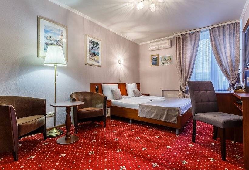 سوییت جونیور, Mayak Hotel