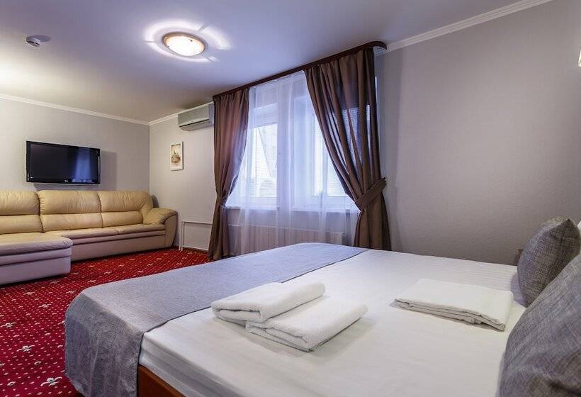 سوییت, Mayak Hotel