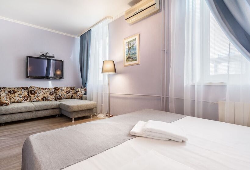 سوییت, Mayak Hotel