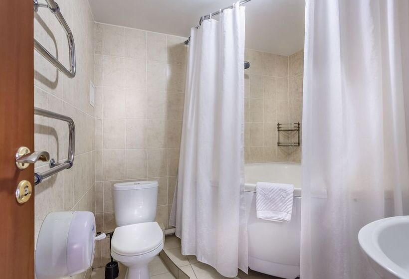 سوئیت کلاسیک, Mayak Hotel