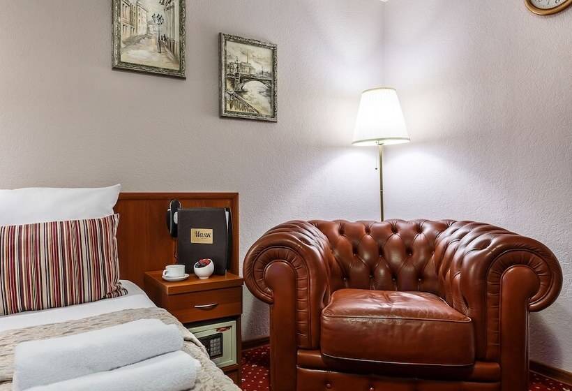 سوئیت کلاسیک, Mayak Hotel