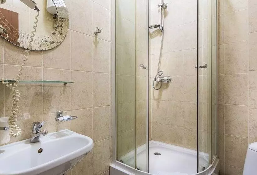 اتاق اکونومی, Mayak Hotel