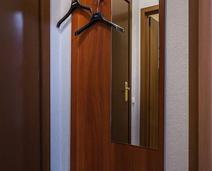 اتاق اکونومی, Mayak Hotel