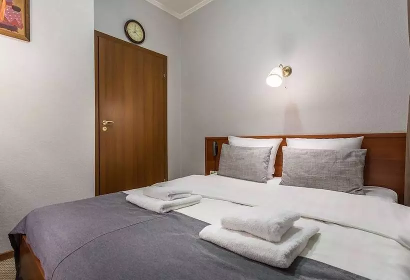 اتاق اکونومی, Mayak Hotel